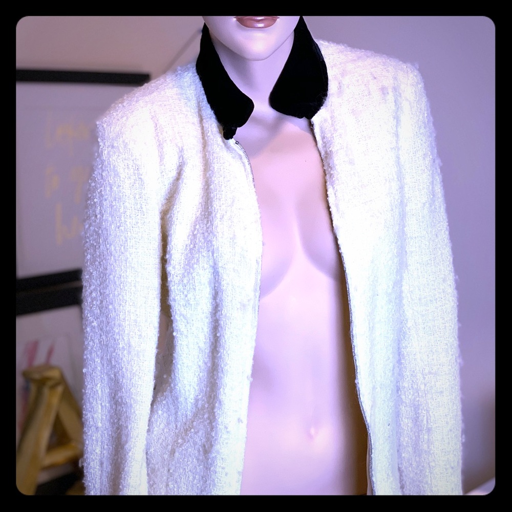 Vintage classic beauty CHANEL white wool jacket
